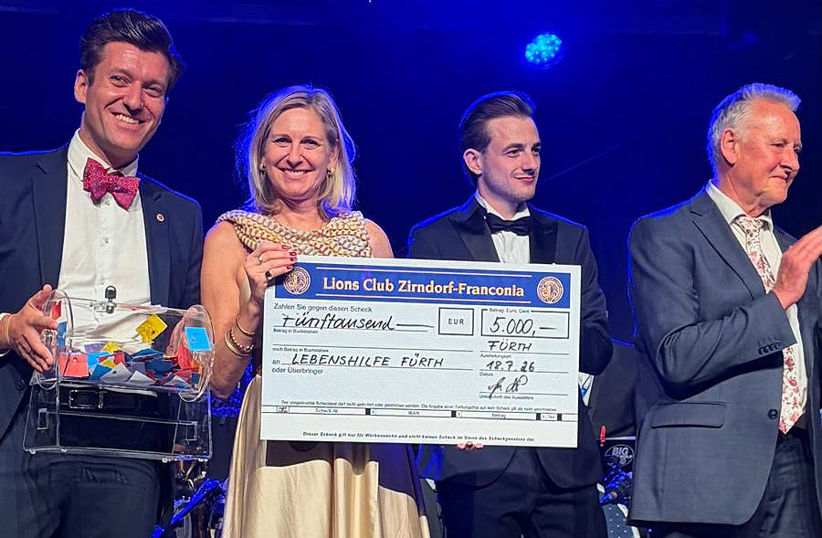 Lions Tombola Scheckübergabe am Sommernachtsball