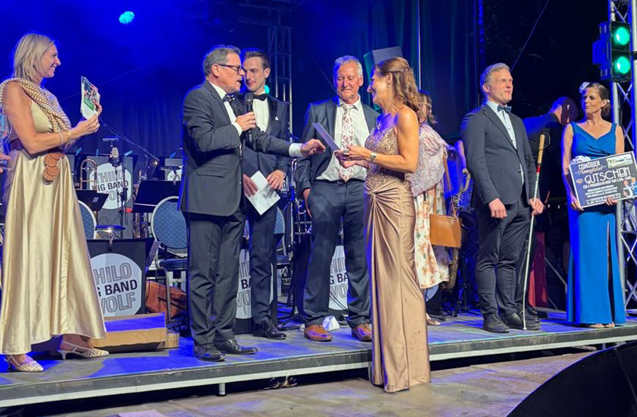 Lions-Tombola Preisübergabe am Sommernachtsball